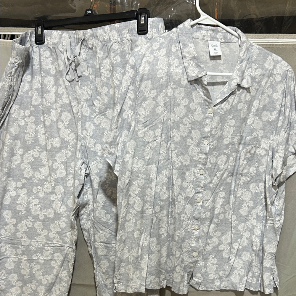 🔥Croft & Barrow Gray Floral Pajama Set